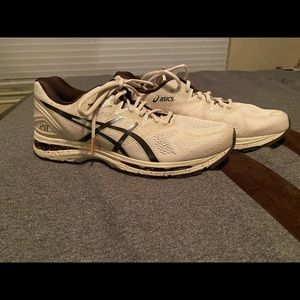Tan and Brown Never Worn Gel-Nimbus ASICS